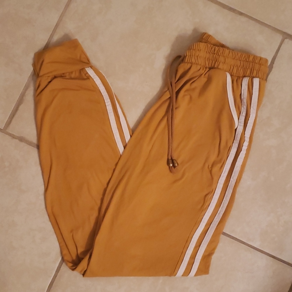 🖤Mustard Joggers🖤
